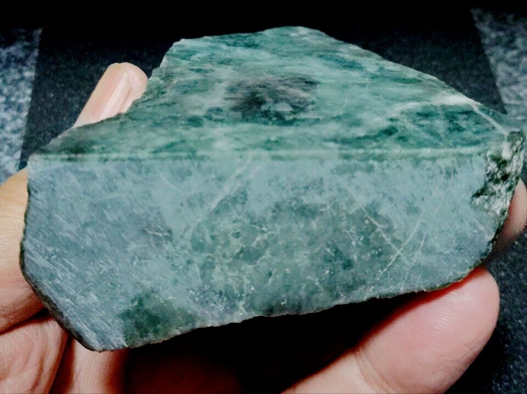 ★翡翠原石★糸魚川硬玉【姫川・川ズレ・カット磨き❶322ｇ】