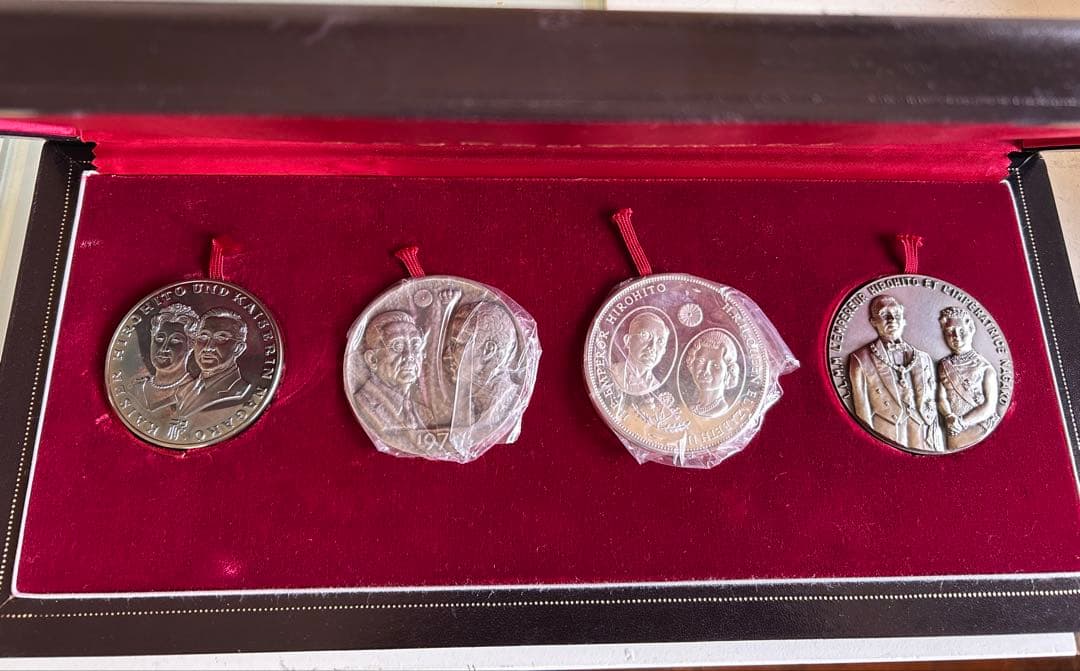 純銀メダル4枚　天皇皇后両陛下御外遊記念