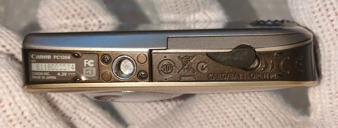 ジャンク　デジカメ　CANON　PC1356 （バッテリー無し）