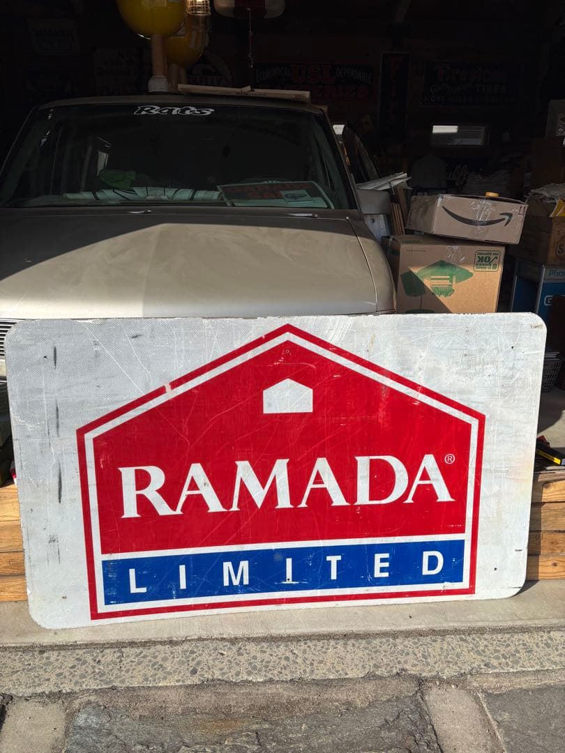 USA ラマダ・インホテル　巨大看板