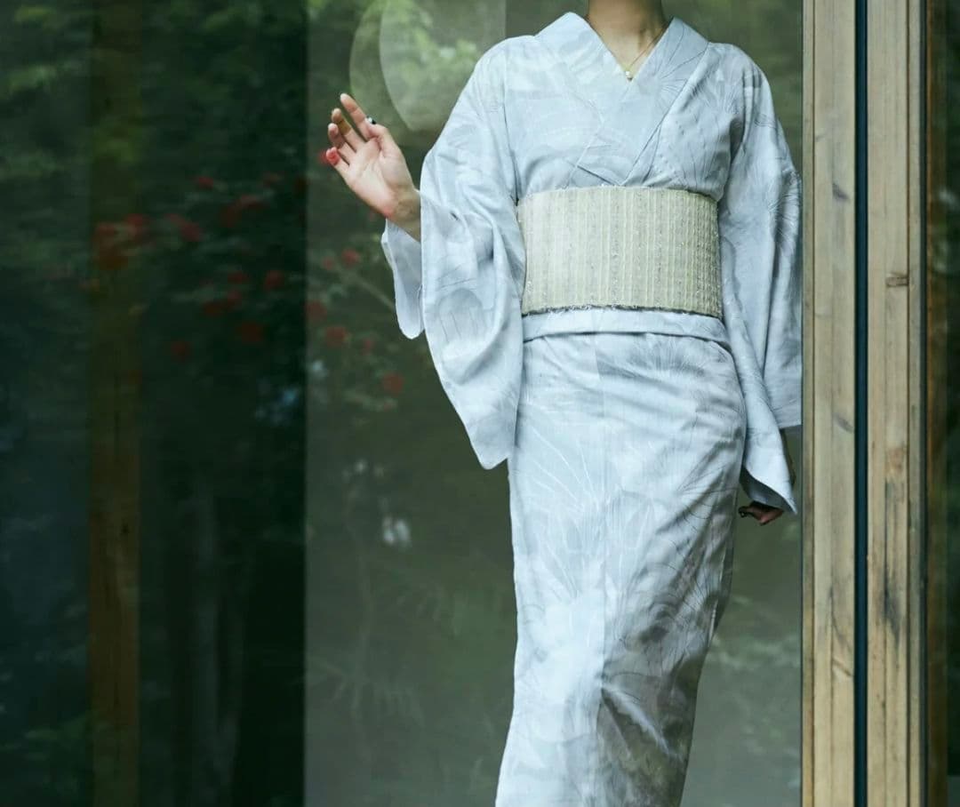 誉田屋源兵衛 半幅帯 芭蕉段織 白×シルバー