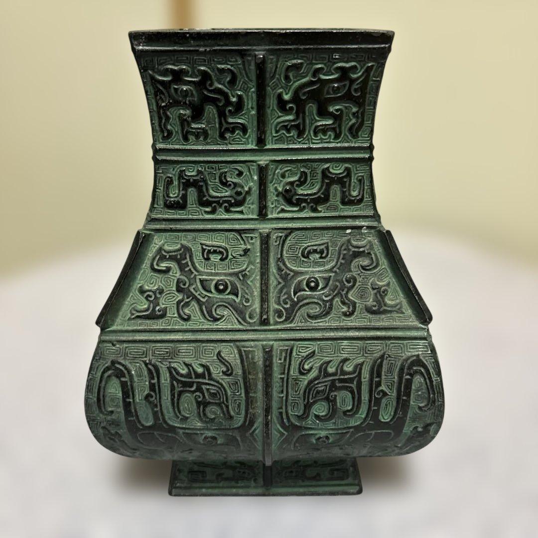 青銅製彫刻模様壺型装飾品　花瓶　花生　花入　花器　アンティーク