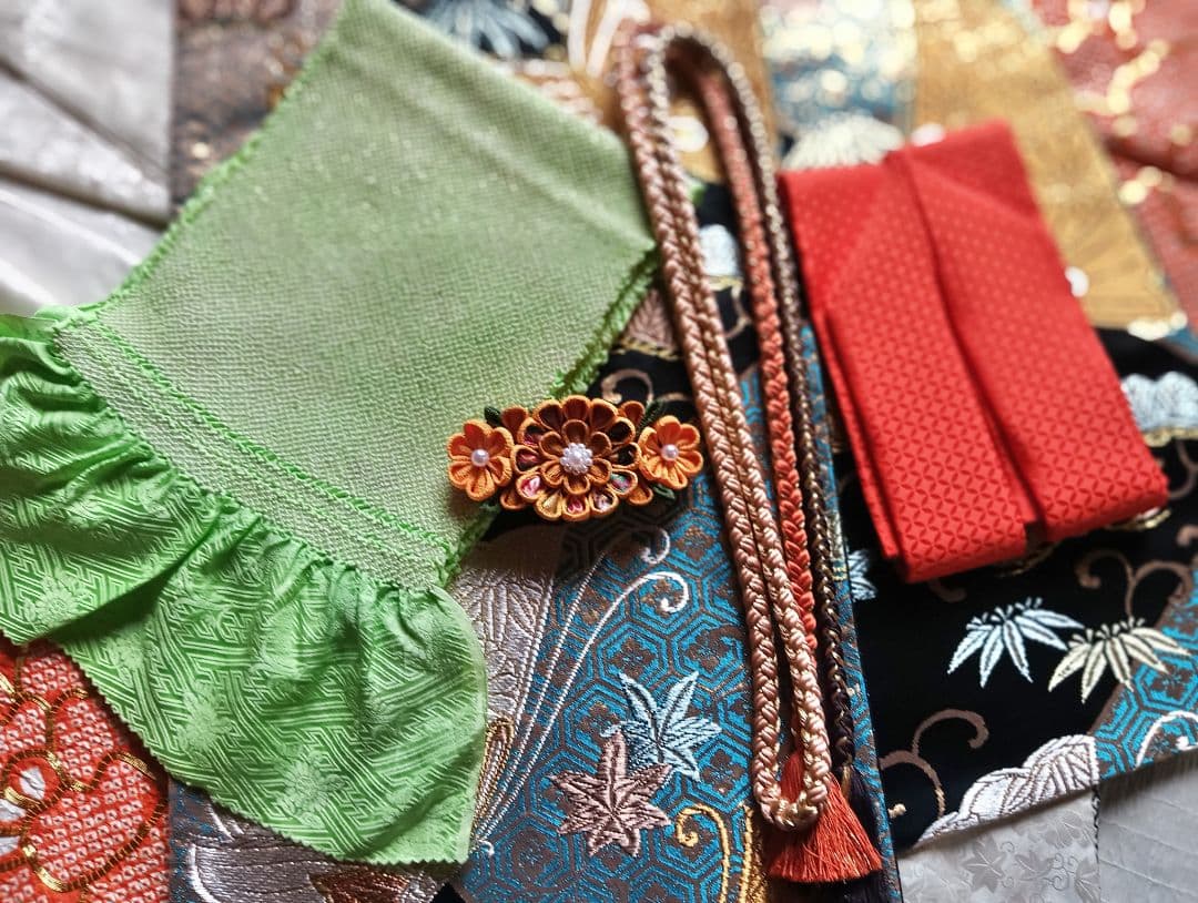 振袖フルセット　古典的な絞り　黒　朱　金駒刺繍　164/66.5