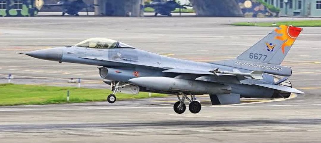 MINI GT パンデム 日産 GT-R ROCAF LHD 台湾限定 TSM