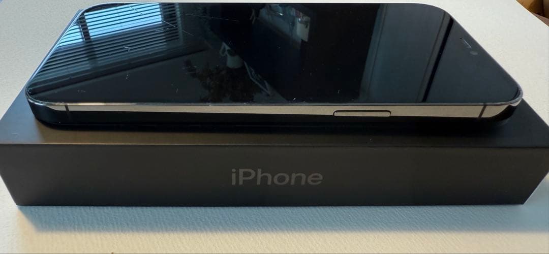 iPhone12ProMax 256GB Graphite 画面傷あり 本体