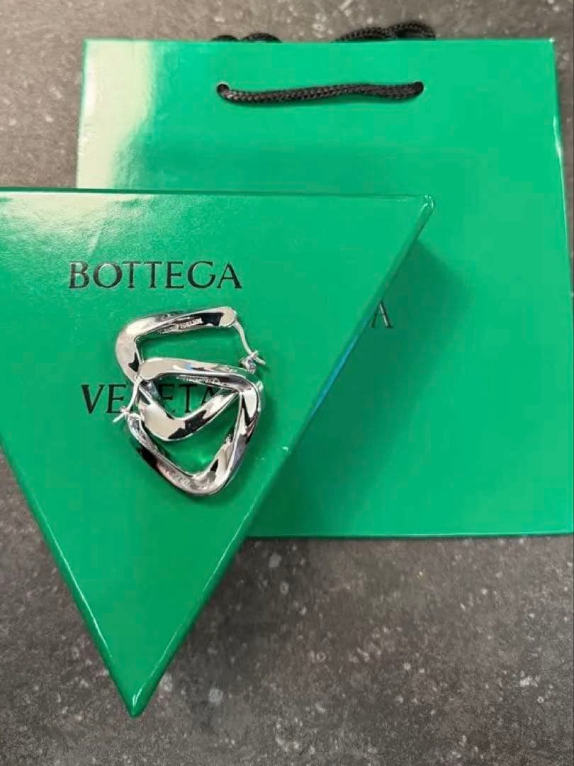 ボッテガヴェネタ トライアングルフープピアス