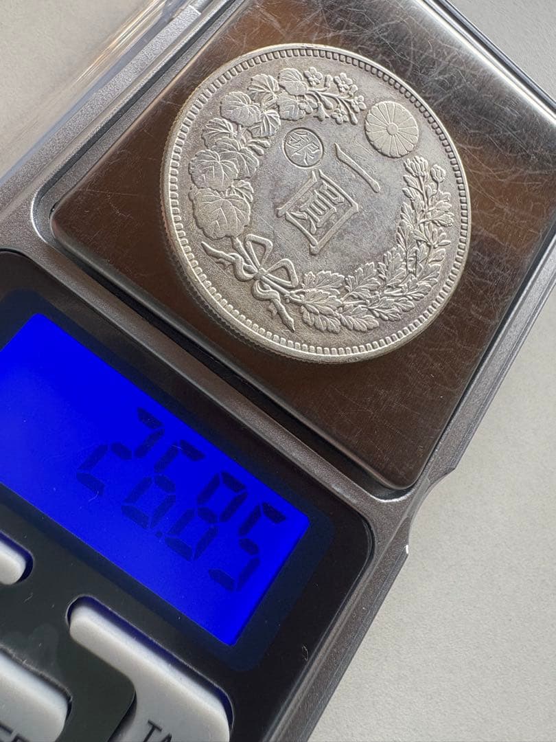 【本物保証】　一圓銀貨　丸銀左打　明治29年銘