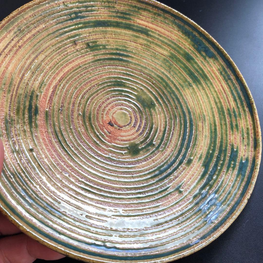 古美術◆蔵から波紋のような紋様の美しい、深い緑色の平たい皿が出て来ました。