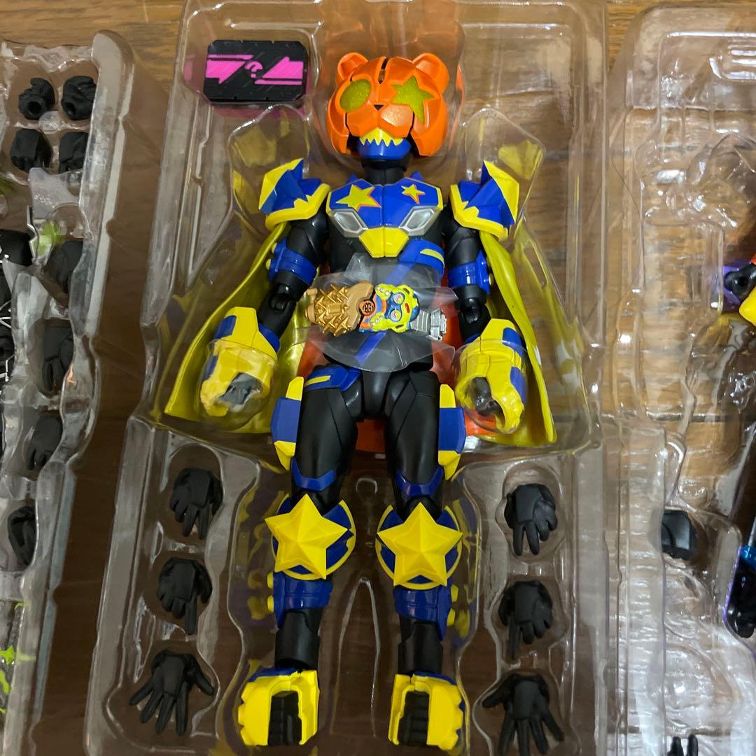 shフィギュアーツ仮面ライダータイクーンブジンソードなど4点