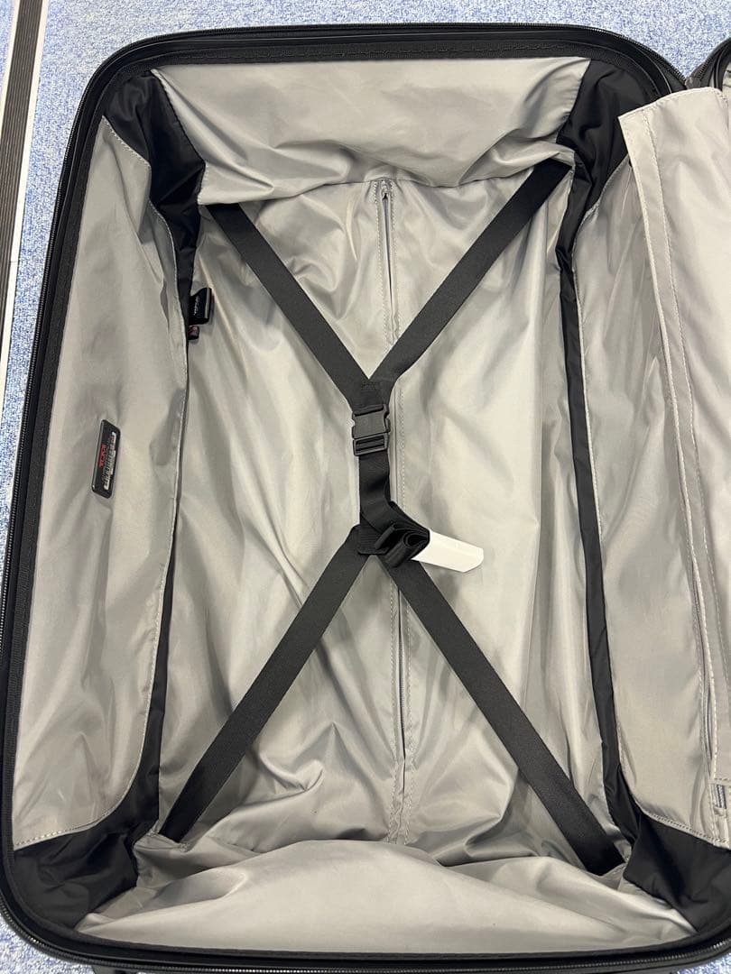 新品未使用　TUMI グレー キャリーケース70L