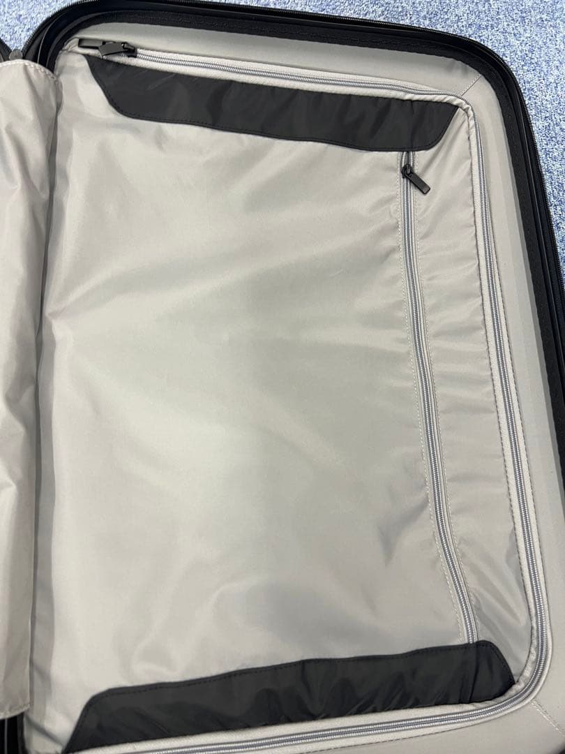 新品未使用　TUMI グレー キャリーケース70L