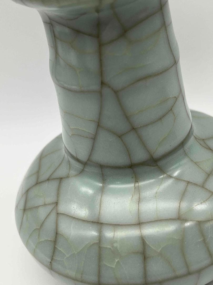 南宋時代　青磁　官窯　郊壇官窯　汝官窯 包金氷裂紋 弦文盤口瓶(F-81)