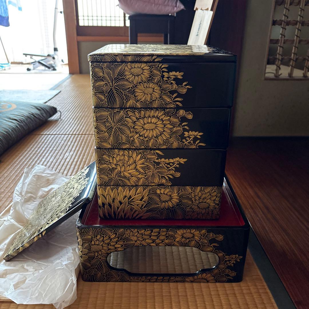 漆器重箱 金色の花模様 4段