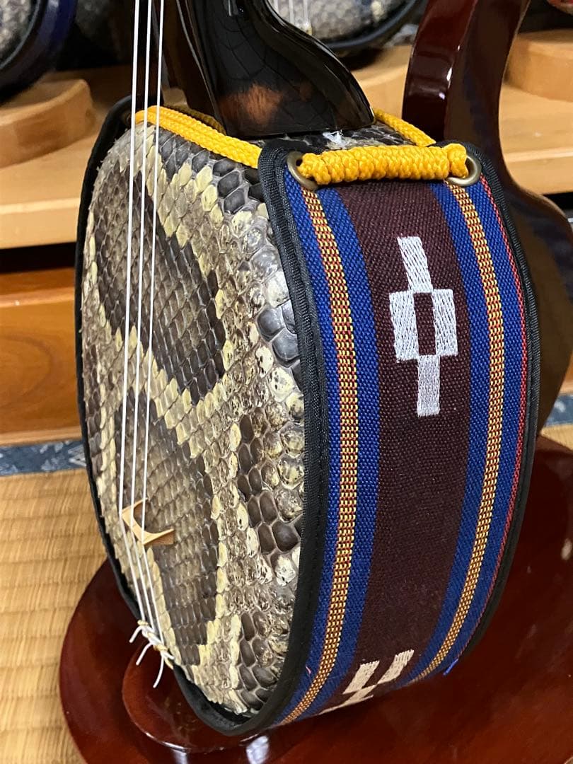 沖縄三線最高峰八重山黒木真壁型本皮一枚張りスンチ塗りウズラミ期間限定の出品