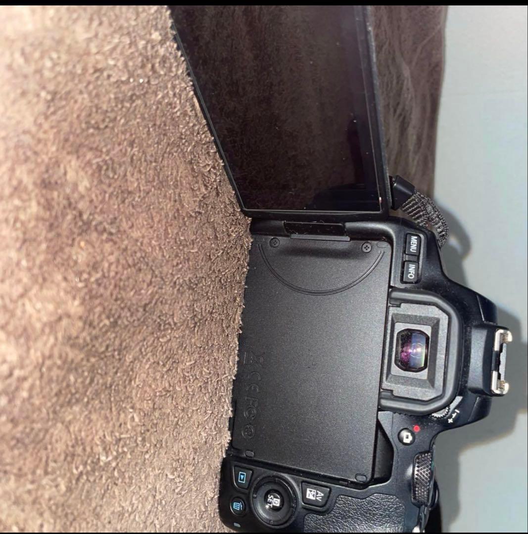 デジタルカメラ Canon EOS Kiss X10 + EF-S 18-55mm IS STM