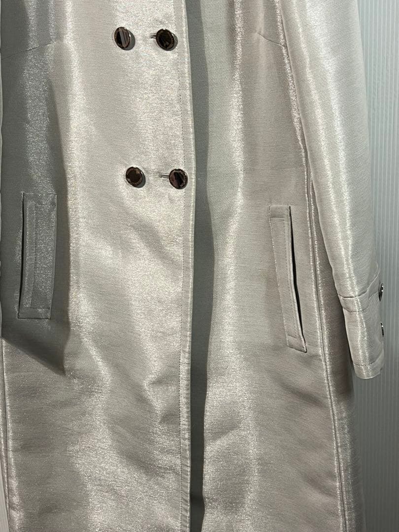 アクアスキュータム　光沢のあるチェスターコート サイズ10【11号相当】美麗品