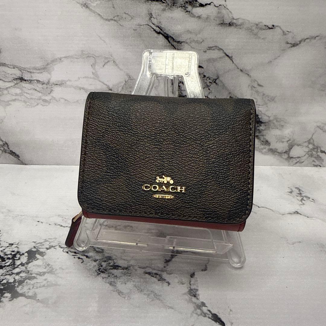 (未使用品)大人気、コーチ、折財布、PVC、レザー、ドッキング、人気色、茶、金