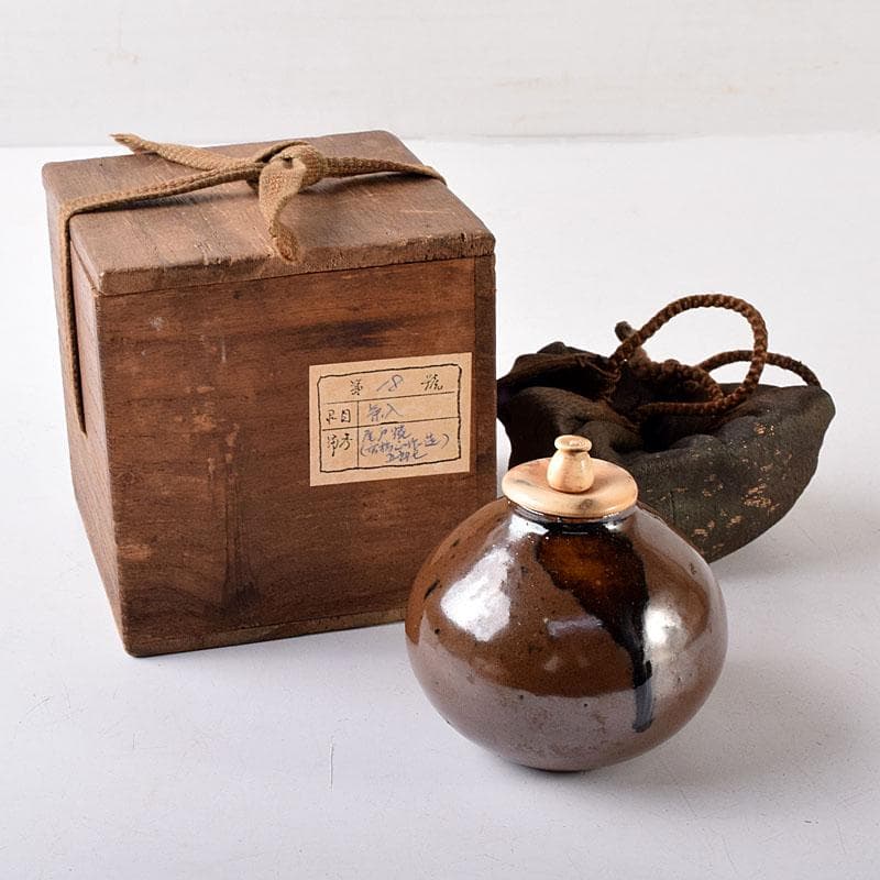 茶道具　尾戸焼　茄子茶入　仕覆付　時代箱　V　8195