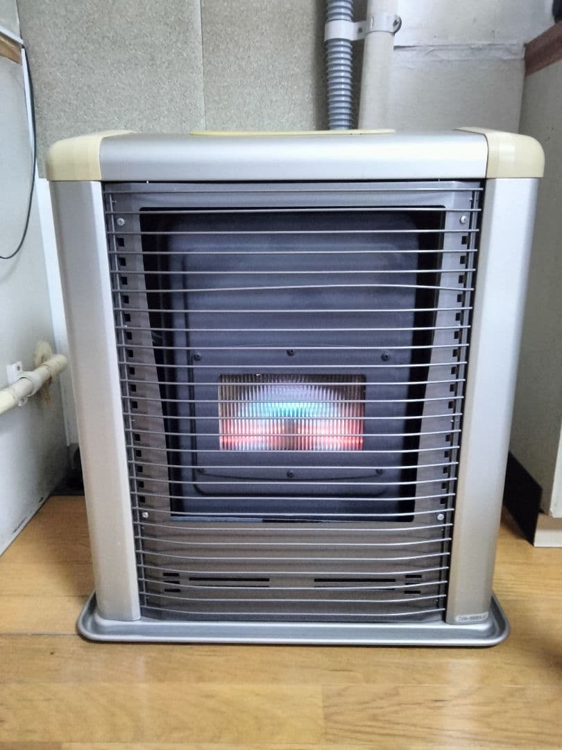 サンポットFF石油ストーブゼータス！品番「FFR‐56SX」2008年式中古品