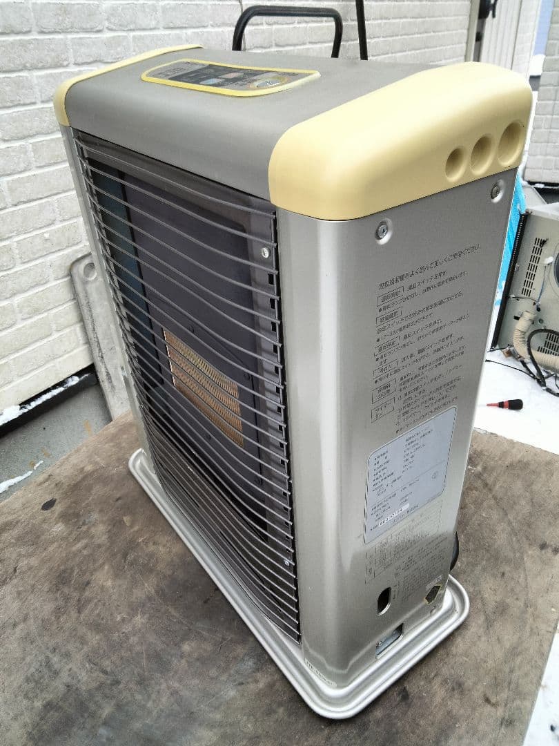 サンポットFF石油ストーブゼータス！品番「FFR‐56SX」2008年式中古品