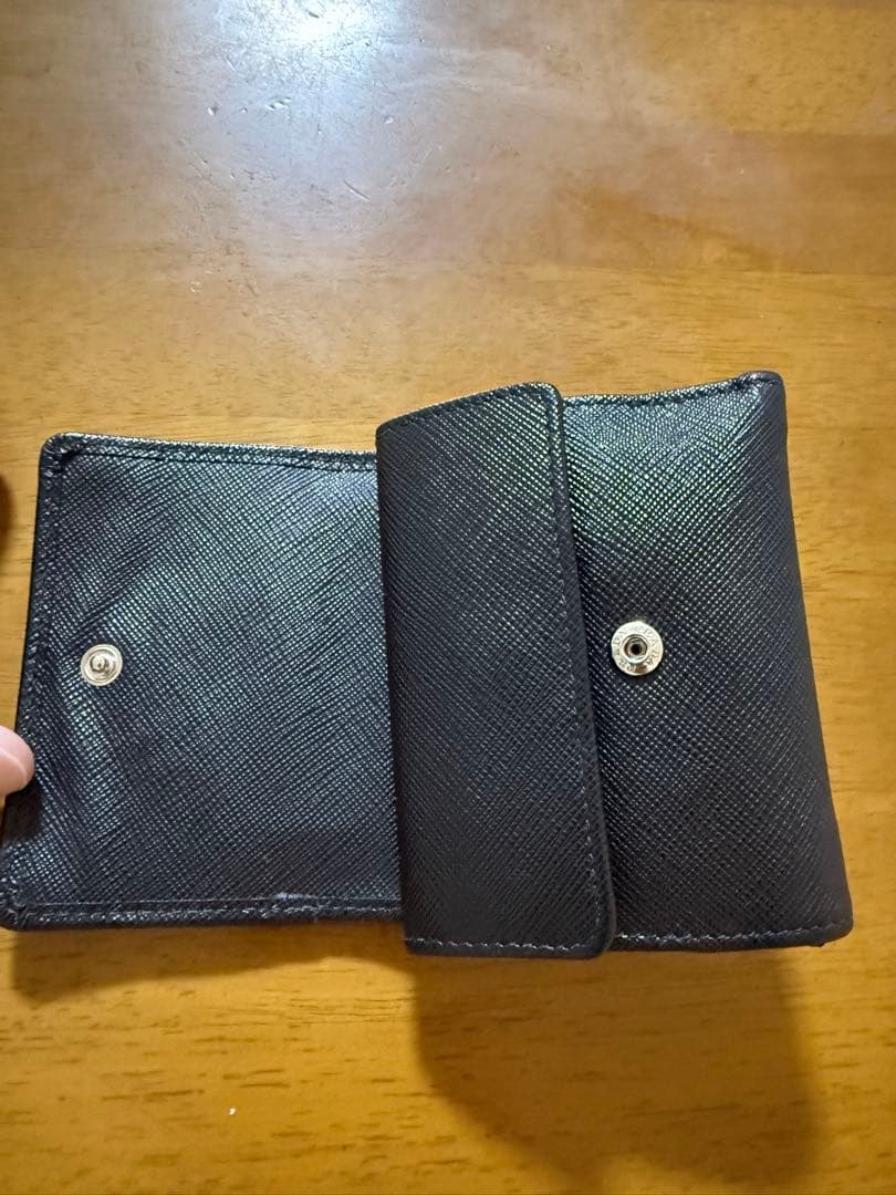 PRADA ブラック 三つ折り財布　サフィアーノ