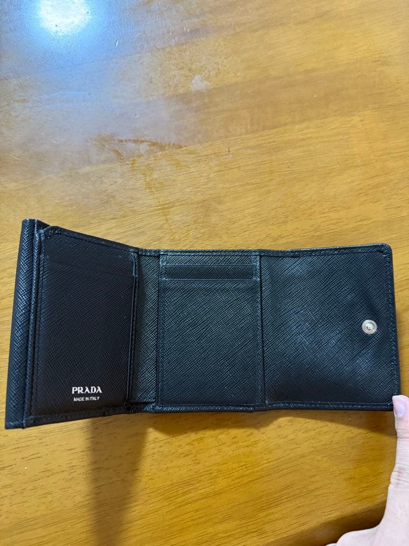 PRADA ブラック 三つ折り財布　サフィアーノ