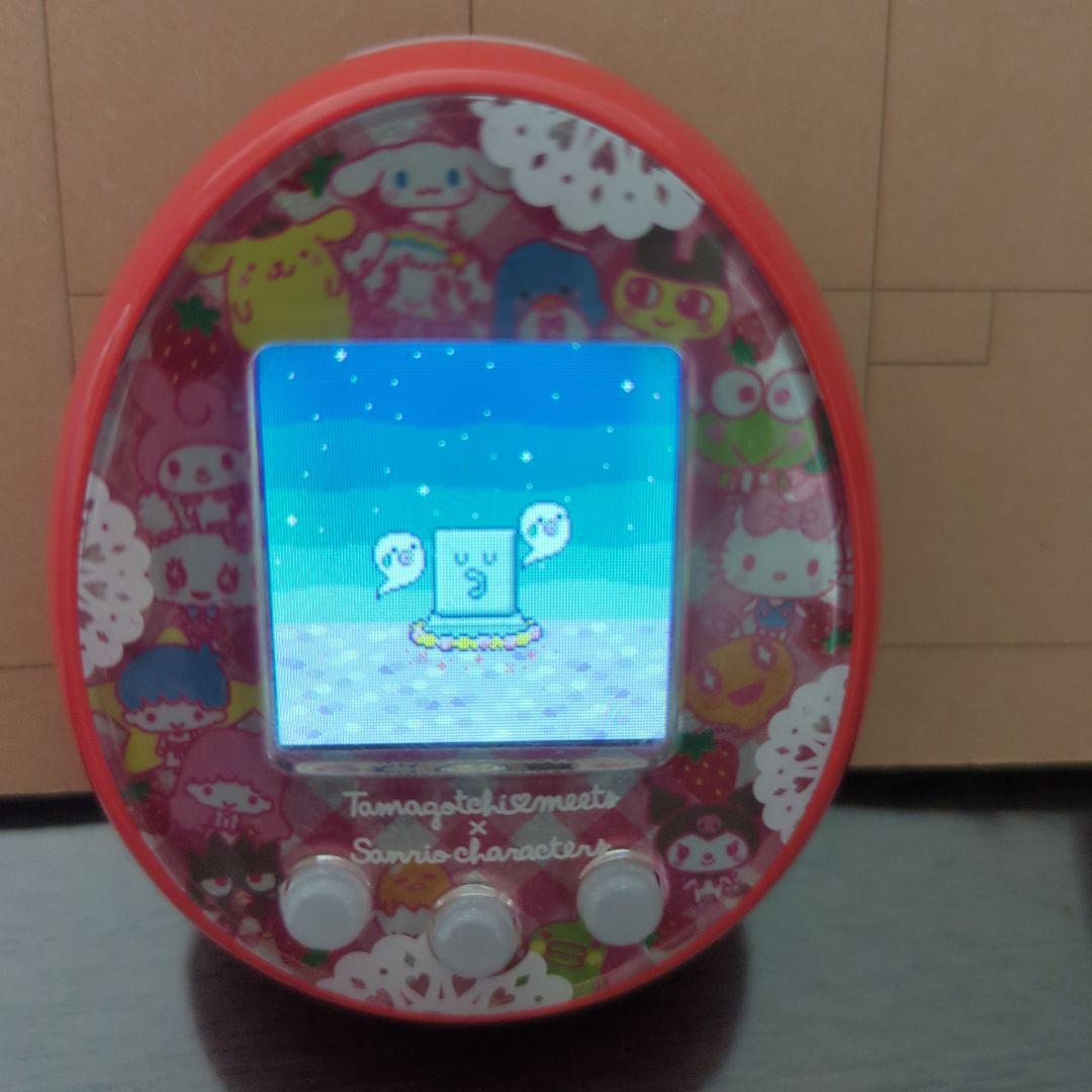 Tamagotchi ミーツ　サンリオ　赤 〜１２月８日お値下げしました〜