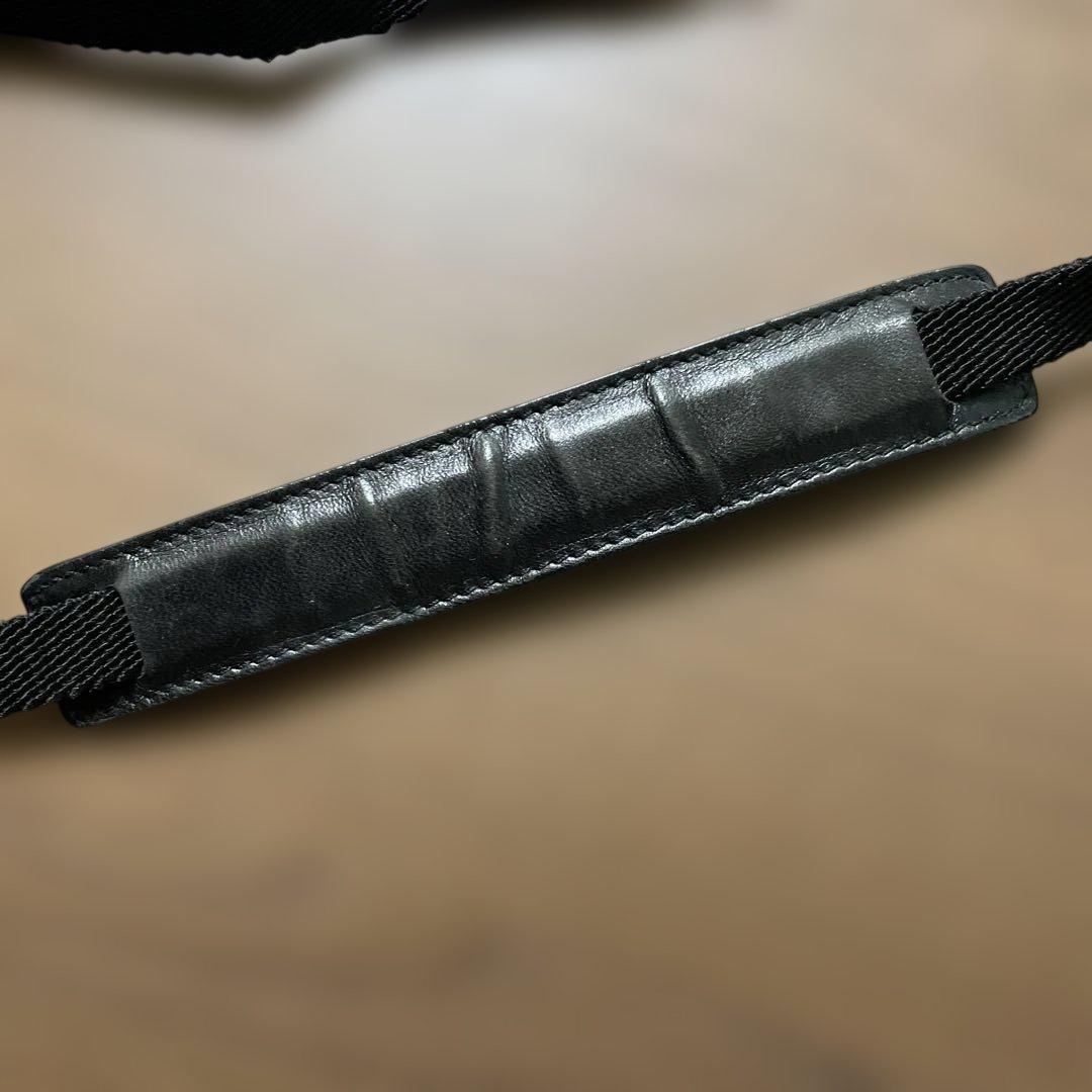 GUCCI ブラック ラウンドショルダーバッグ　GGロゴ