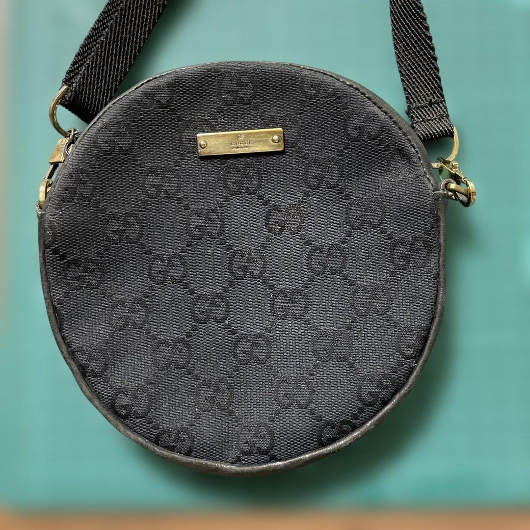GUCCI ブラック ラウンドショルダーバッグ　GGロゴ