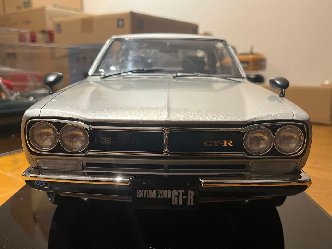 日産　スカイライン　２０００　ＧＴ－Ｒ　オートアート　ハコスカ　シルバー　１／８