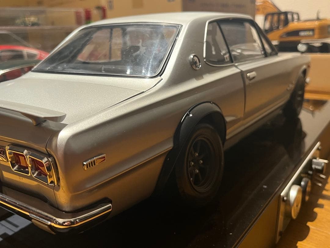 日産　スカイライン　２０００　ＧＴ－Ｒ　オートアート　ハコスカ　シルバー　１／８