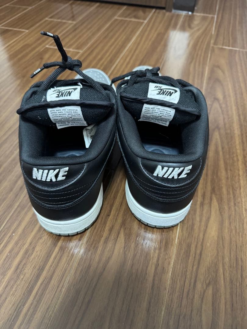 Nike x supreme SB Dunk Low Pro シルバー/ブラック