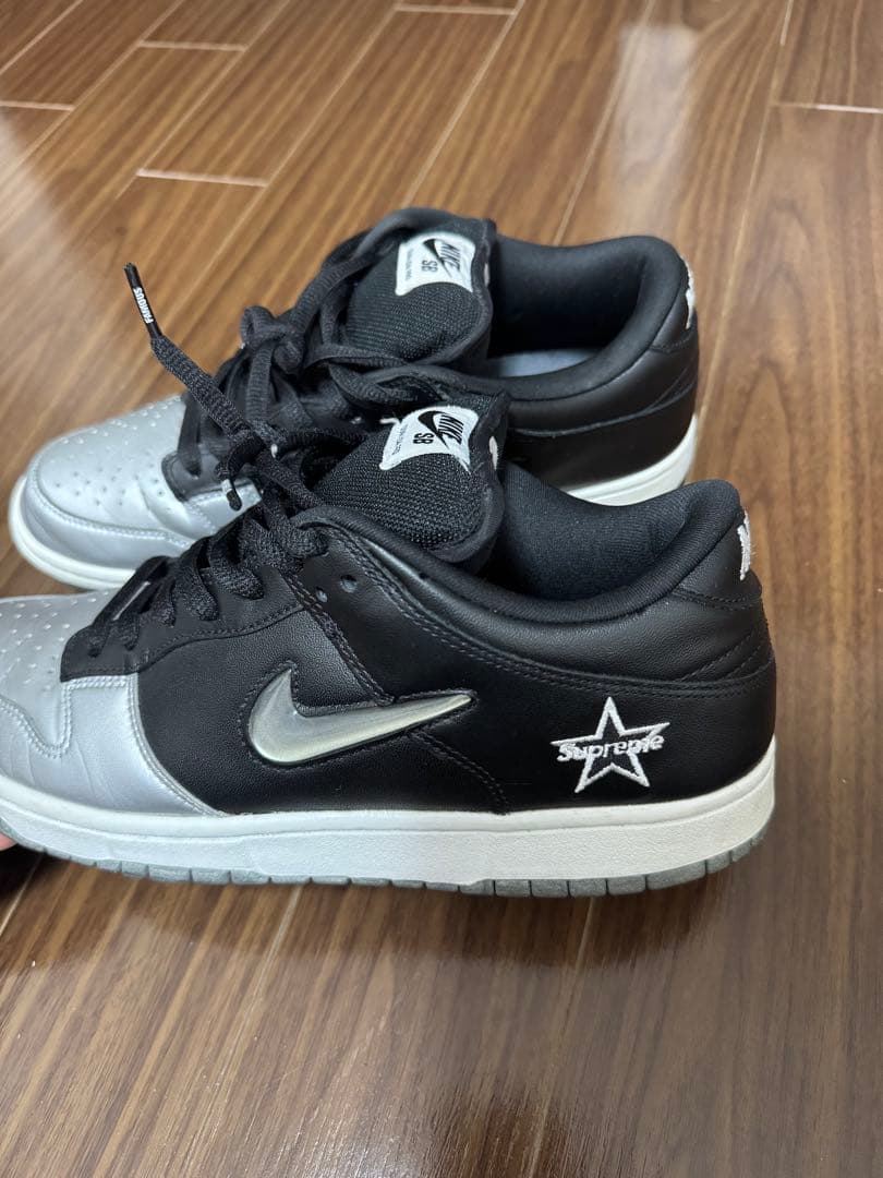Nike x supreme SB Dunk Low Pro シルバー/ブラック