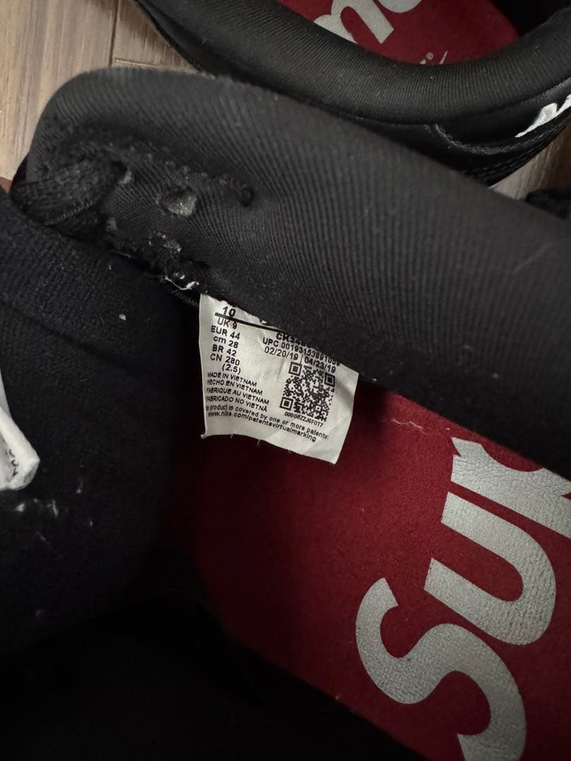 Nike x supreme SB Dunk Low Pro シルバー/ブラック