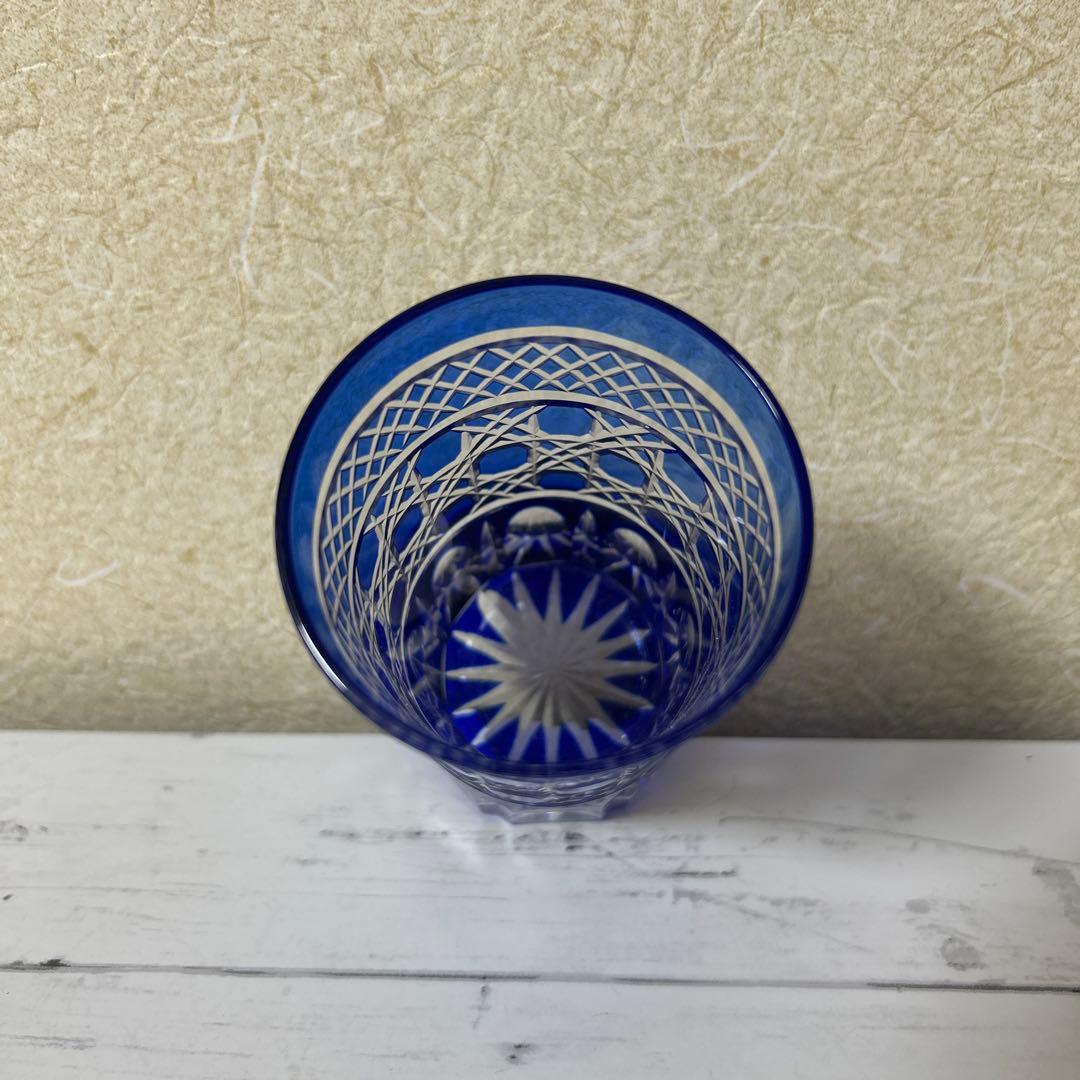 \"未使用\" ヤマザキガラス　薩摩切子　藍色　矢来、籠目　菊透かし紋　水割りグラス