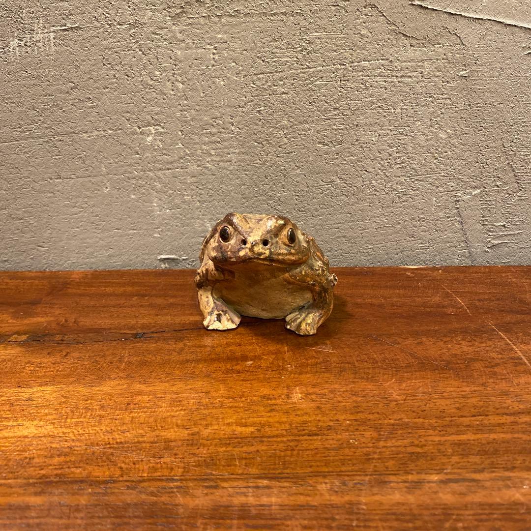骨董品 蛙の置物 オブジェ カエル 時代物 陶器 コレクション 縁起物