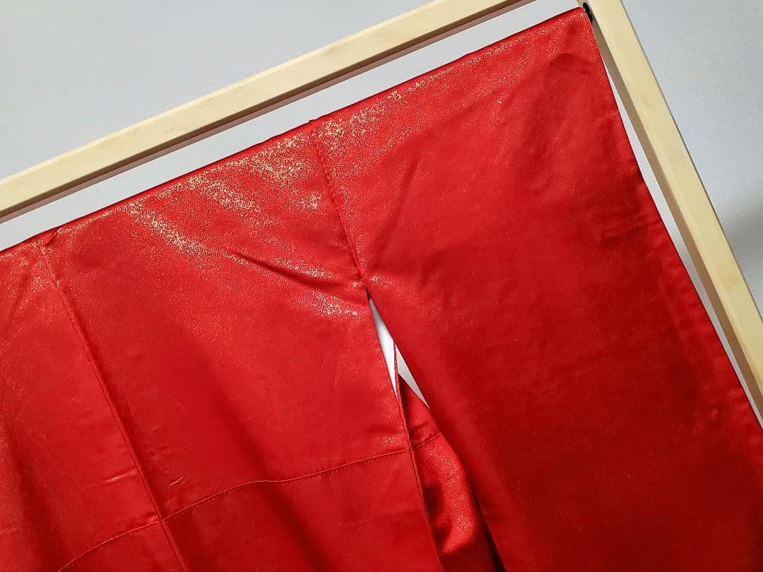 C 豪華 シンプルデザイン 金通し 赤 黒 正絹 振袖 成人式 着物