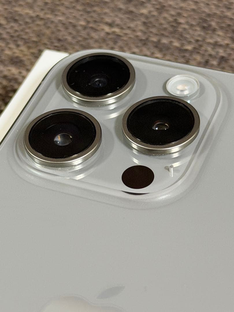 【極美品】iPhone15Pro 256GB SIMフリー 【純正ケース付】