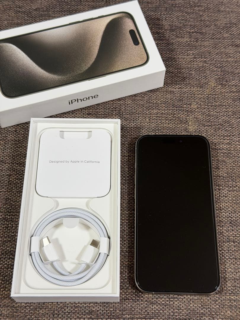 【極美品】iPhone15Pro 256GB SIMフリー 【純正ケース付】