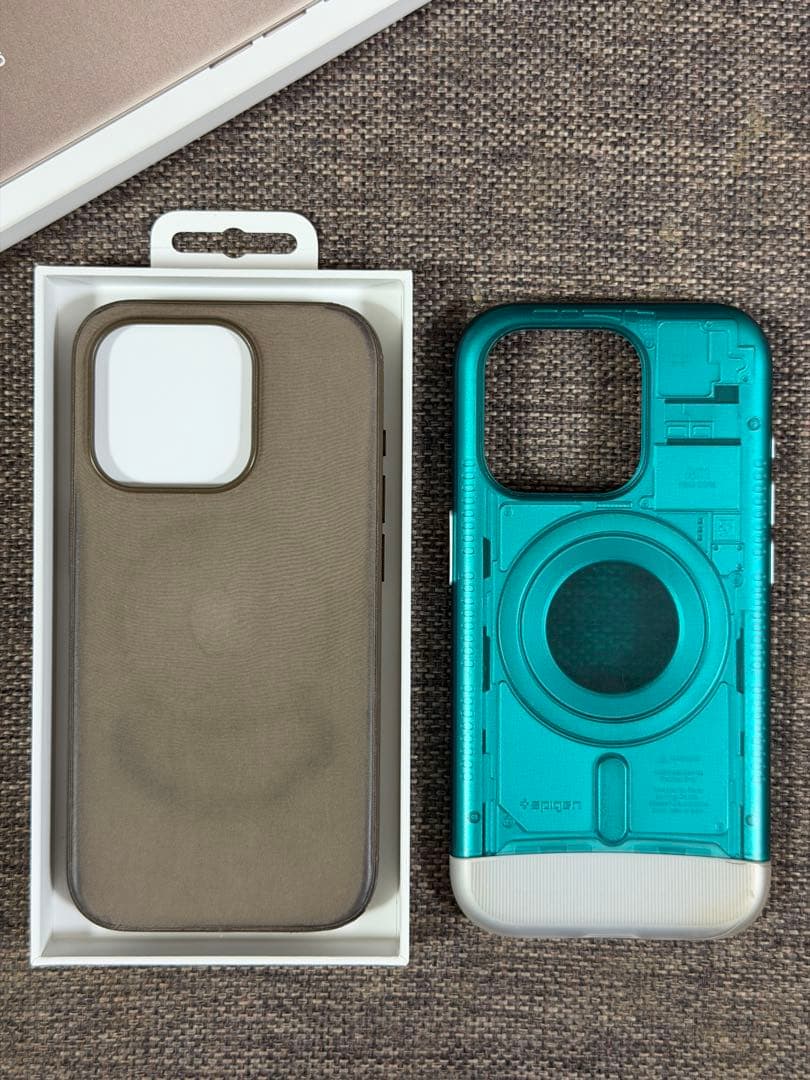 【極美品】iPhone15Pro 256GB SIMフリー 【純正ケース付】