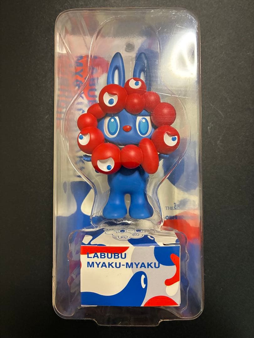 LABUBU MYAKU-MYAKUストラップ付フィギュア　ラブブ　ミャクミャク