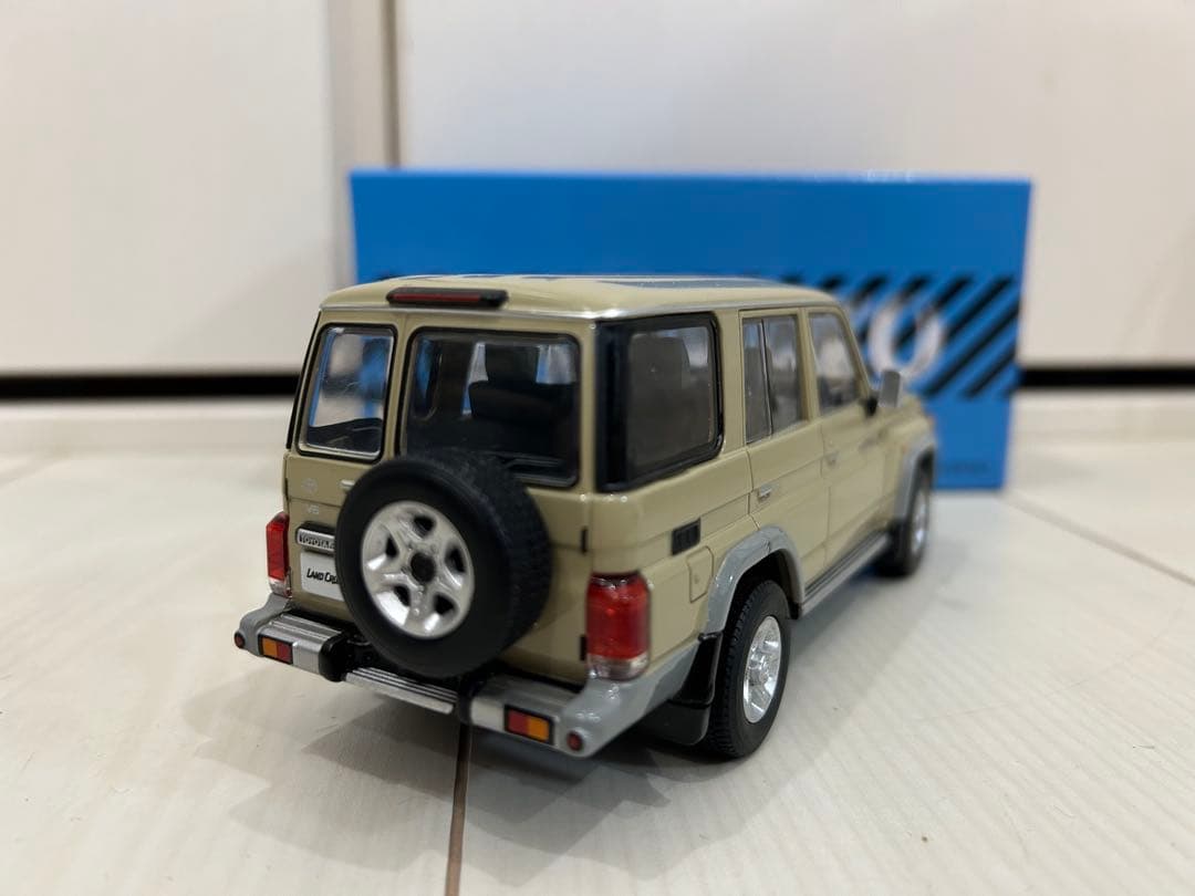超希少 トヨタ ランドクルーザー 70 1/30 カラーサンプル ベージュ