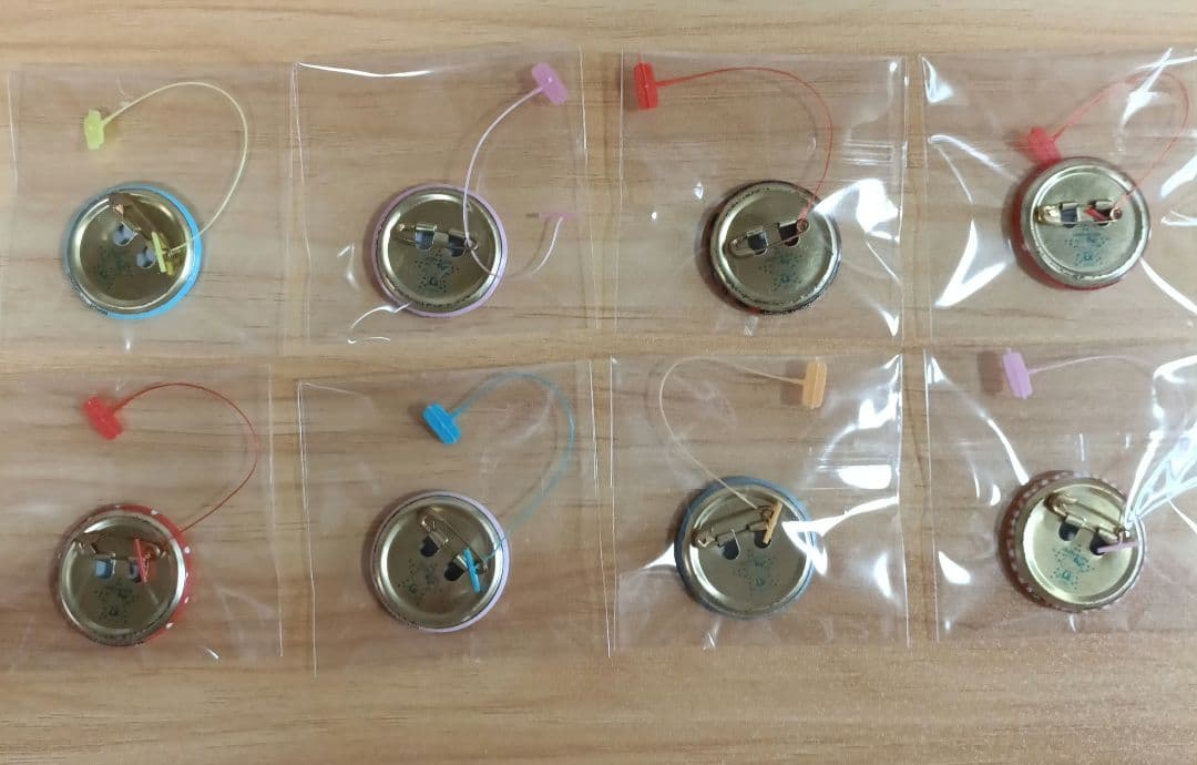 サンリオ ショップノベルティ缶バッジ25個 ハローキティ