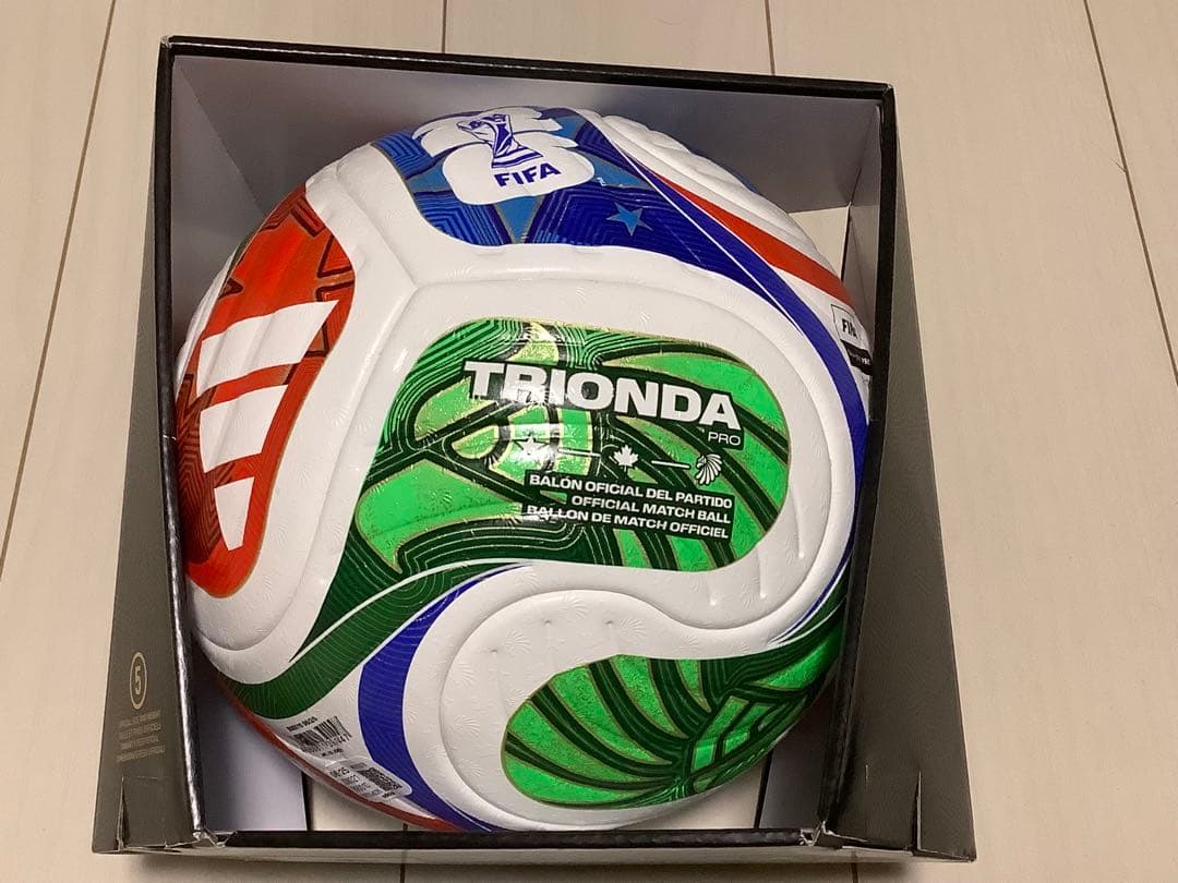 アディダス　ワールドカップ 2026 トリオンダ 5号球　公式球