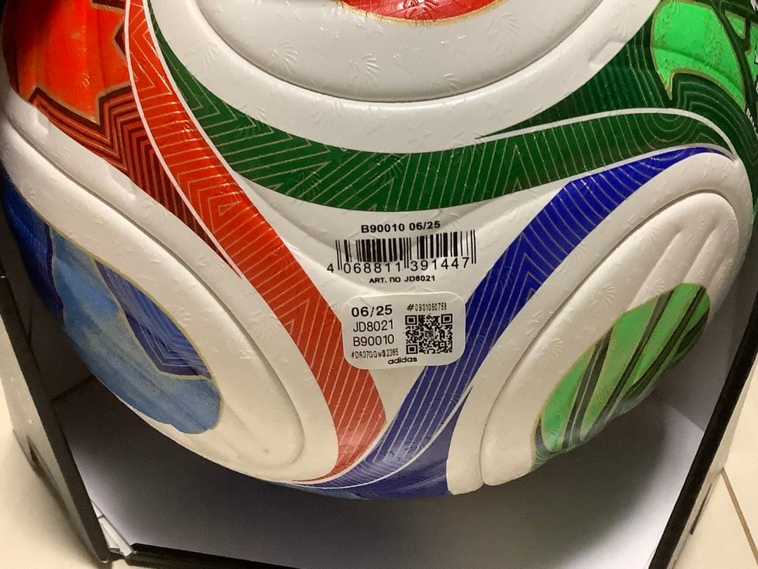 アディダス　ワールドカップ 2026 トリオンダ 5号球　公式球