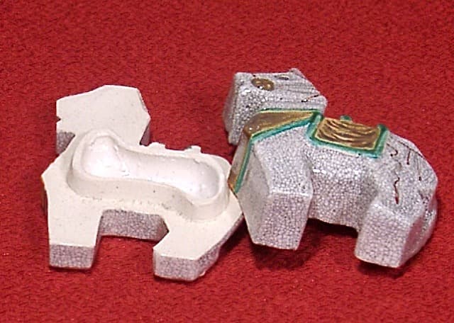 京焼・清水焼　東山窯　宮永東山（初代）作　三春駒　香合　共布箱　無傷　保証。