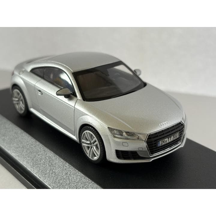 【新品】Audi TT Coupé ミニカー シルバー 1:43