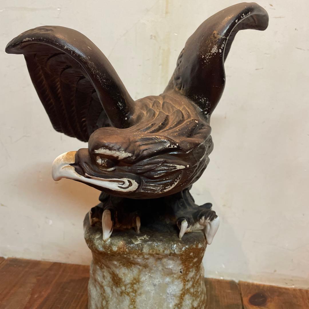 美品　焼物　陶器　鷹置物　タカ　陶像　オブジェ　工芸品　縁起物