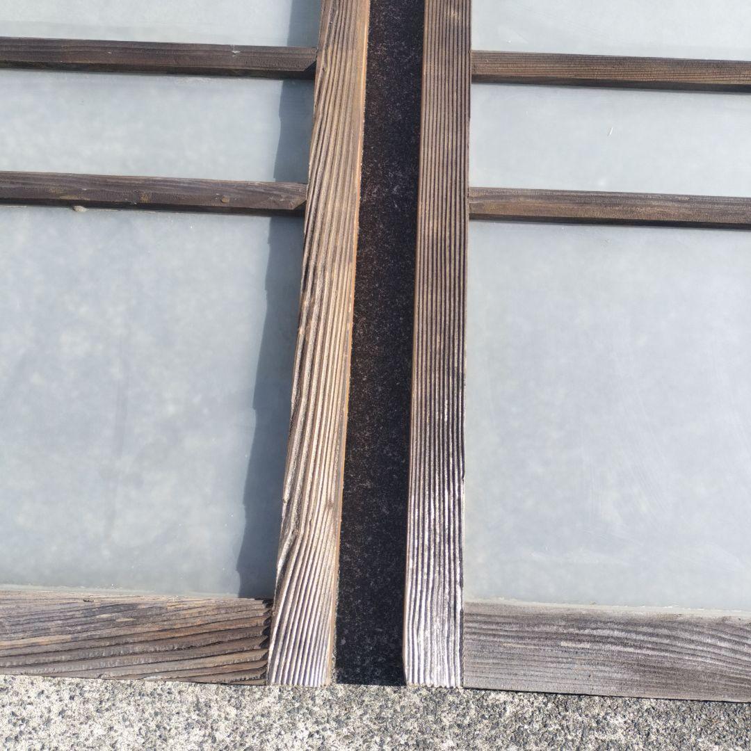 古民家　木枠窓　レトロ　窓ガラス　窓枠　建具