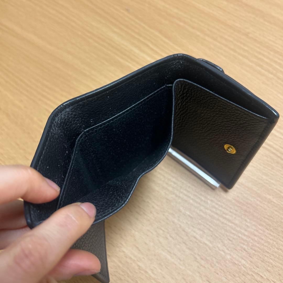 プラダ　三つ折り財布　ブラック